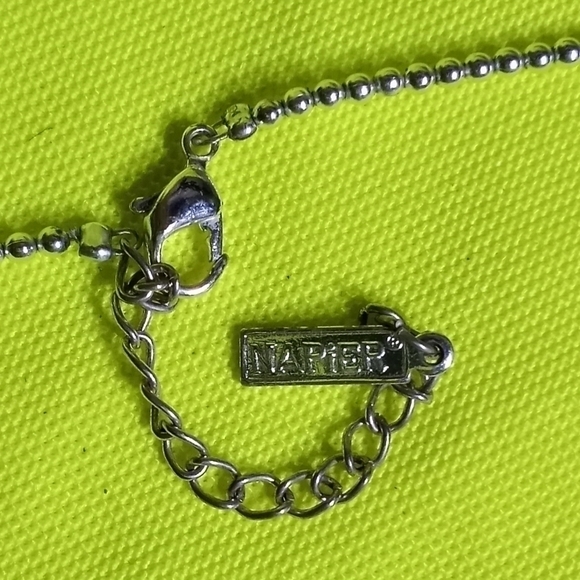 Silvertone beaded Napier necklace - Picture 4 of 5